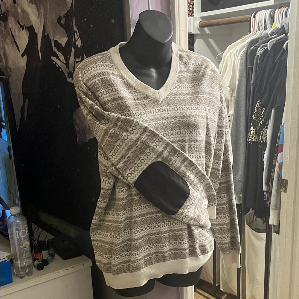 Roundtree & Yorke Women's V-Neck Sweater - Cream and Brown